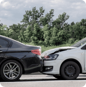 Twee auto's na een aanrijding